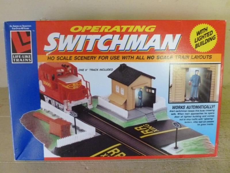 lot 147 image: Life Like Trains HO Scale Operating...