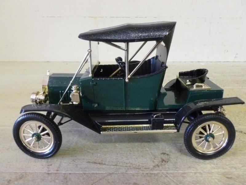 lot 149 image: Collectible old time plastic model ...