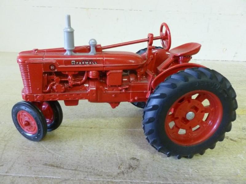 lot 150 image: Ertl McCormick - Farmall H 116 sca...