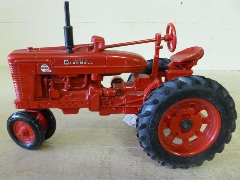 lot 151 image: Ertl McCormick - Farmall&nbspSuper...