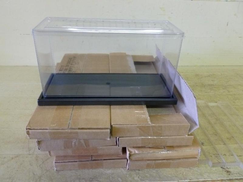 lot 152 image: Lot of eight brand new collector di...