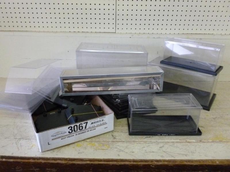 lot 157 image: Large lot of ten die cast collector...