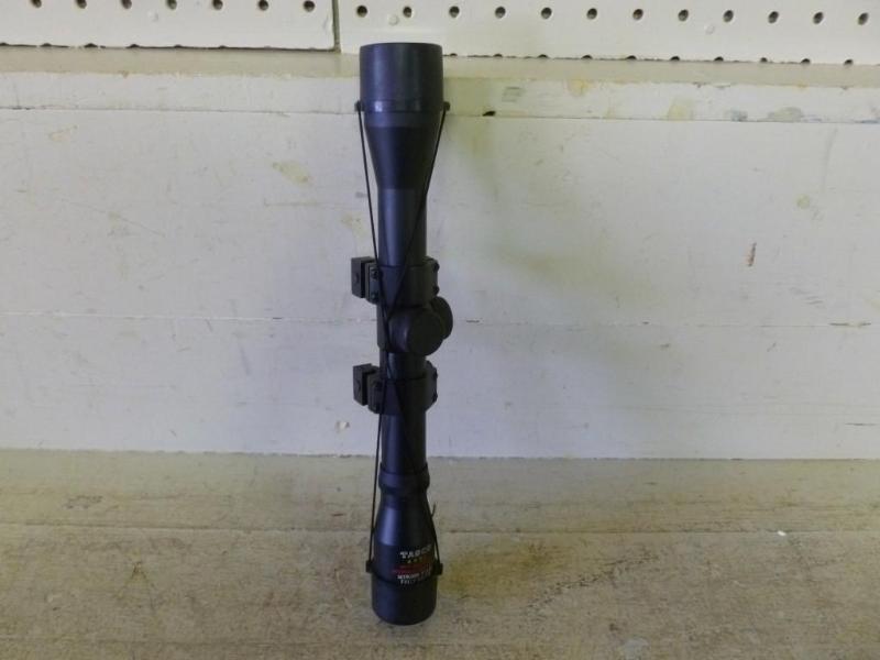 lot 35 image: Tasco 4 x 32 rifle scope with Tasco...