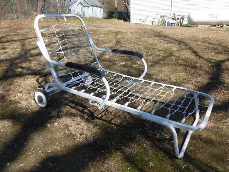 lot 4 image: Vintage metal framed and spring bot...