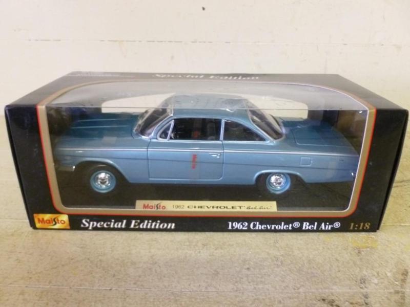 lot 49 image: Large Maisto 1962 Chevrolet Bel Air...