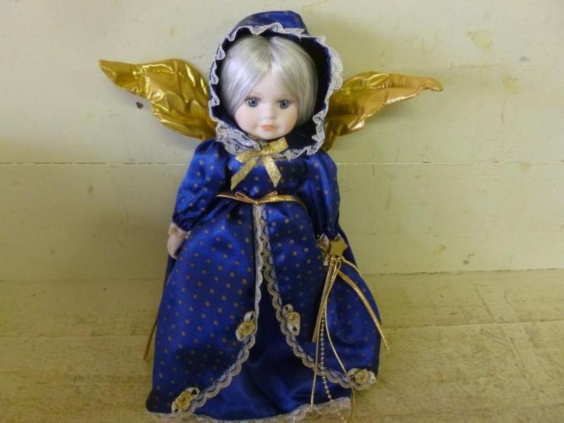 lot 55 image: Beautiful Royalton Collection Genui...