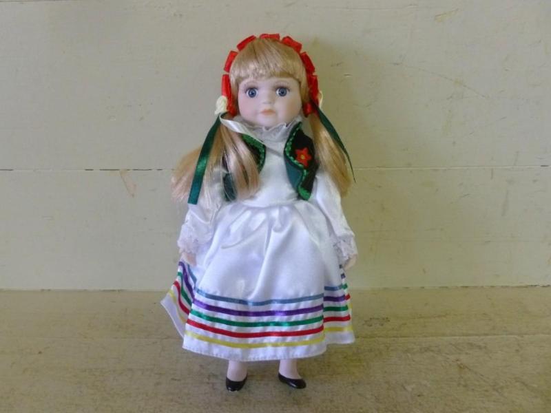 lot 60 image: Beautiful Royalton Collection Genui...