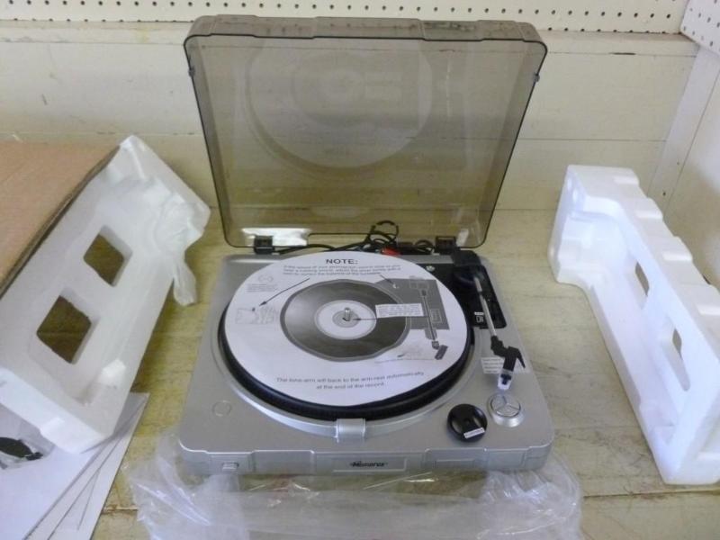 lot 81 image: Memorex Model 2650MMO Turntable, wo...