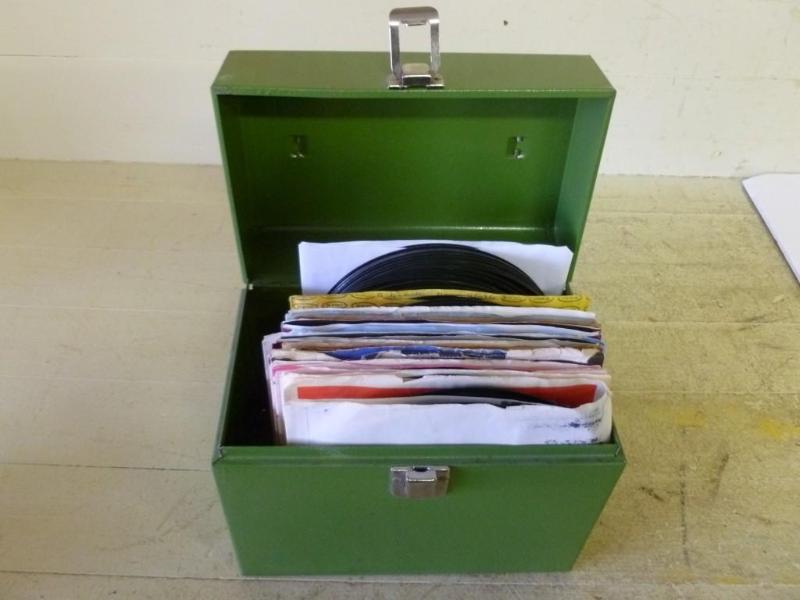 lot 86 image: Large lot of 50 collectible 45s r...