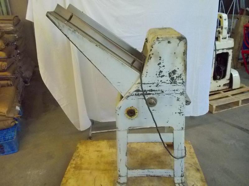 Oliver, Model 797G, bread slicer. S...