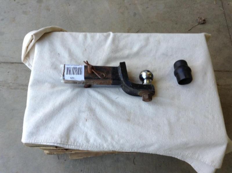 lot 101 image: Trailer Hitch with Nissan V-5 1 78...