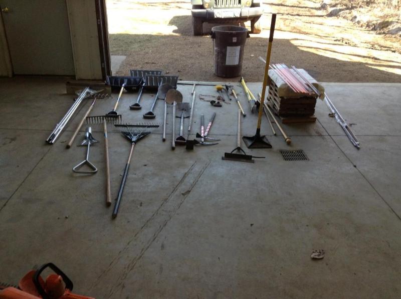 lot 103 image: Complete set of home hand tools, 3 ...
