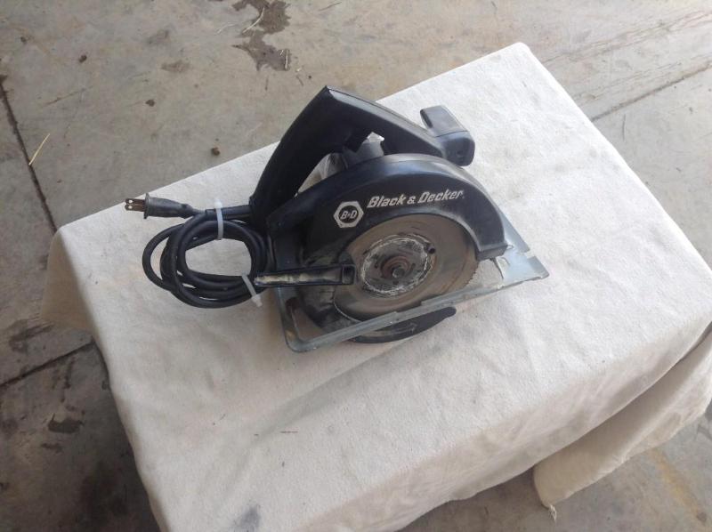 lot 11 image: Black & Decker No 7308  7 &frac...