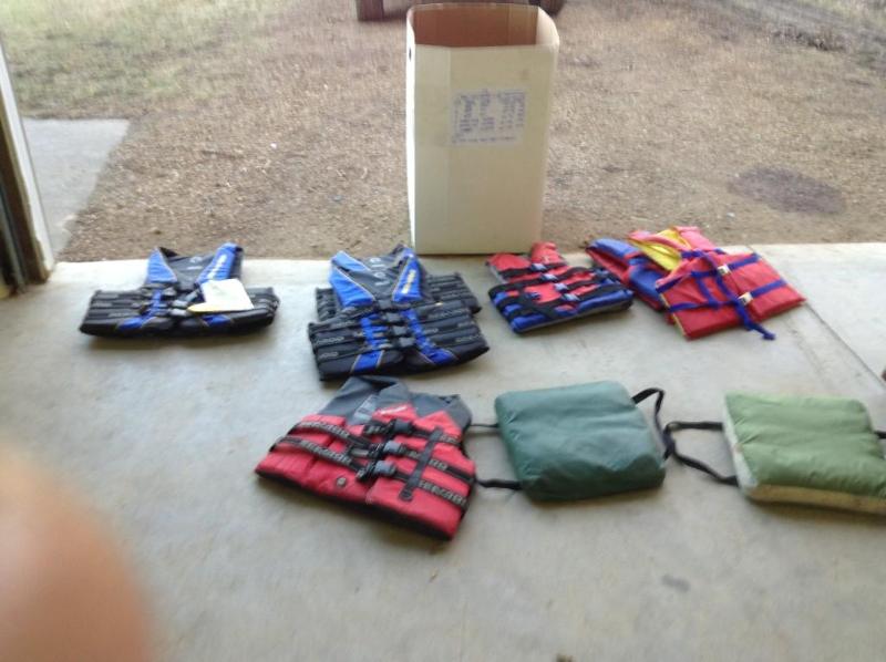 lot 113 image: Qty 7 life jackets and qty 2 boat c...