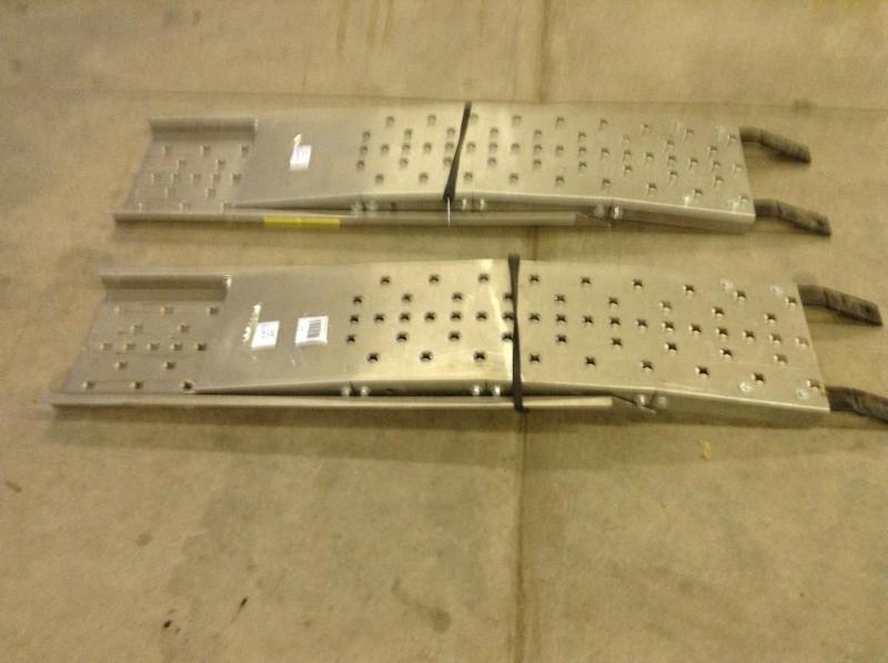 lot 117 image: Set of high quality aluminum car ra...