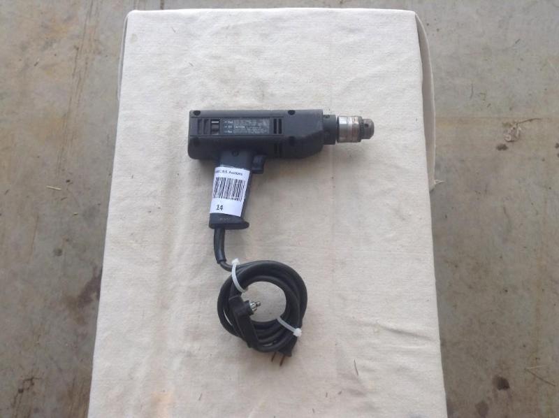 lot 14 image: Black & Decker No 7144 38 inch...