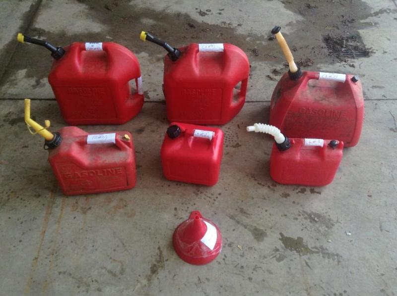 lot 15 image: Set of 6 red plastic gas cans and o...