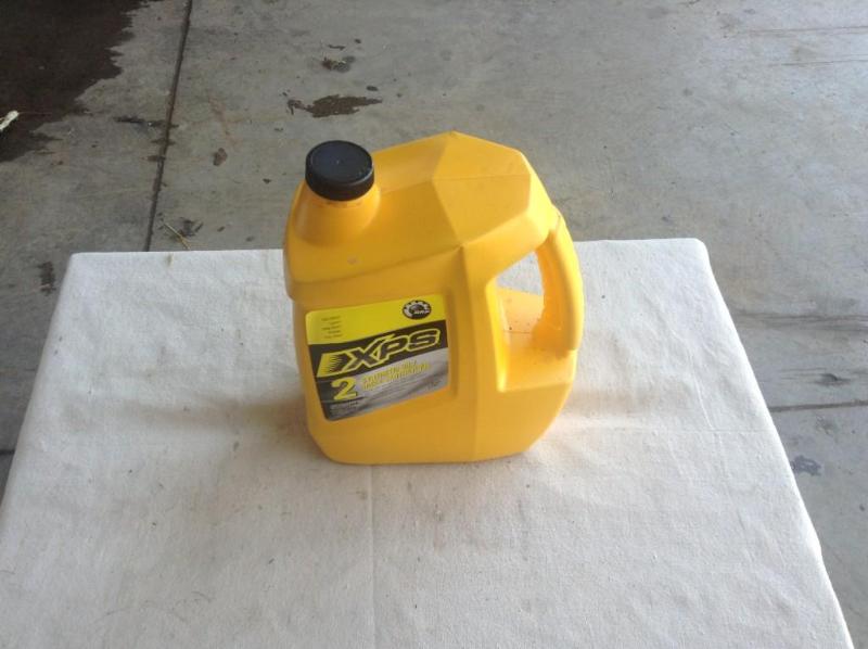 lot 30 image: 1 gallon XPS (for Ski-Doos) XP-S&nb...