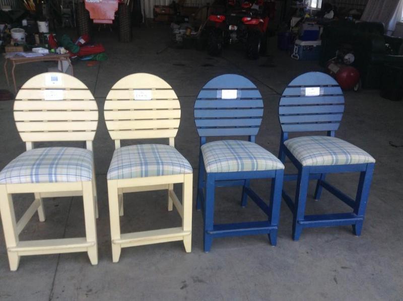 lot 40 image: Set of 4 chairs, in great shape, ve...
