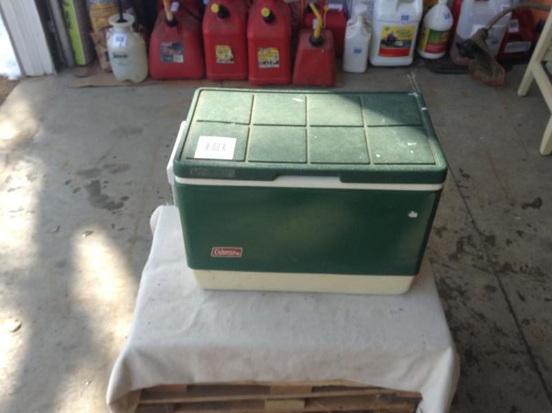 lot 46 image: Coleman Cooler - Ht 13 ½ x L...