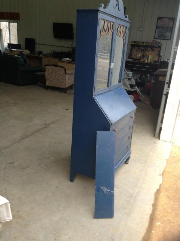 lot 63 image: Blue display cabinet with 4 lower d...
