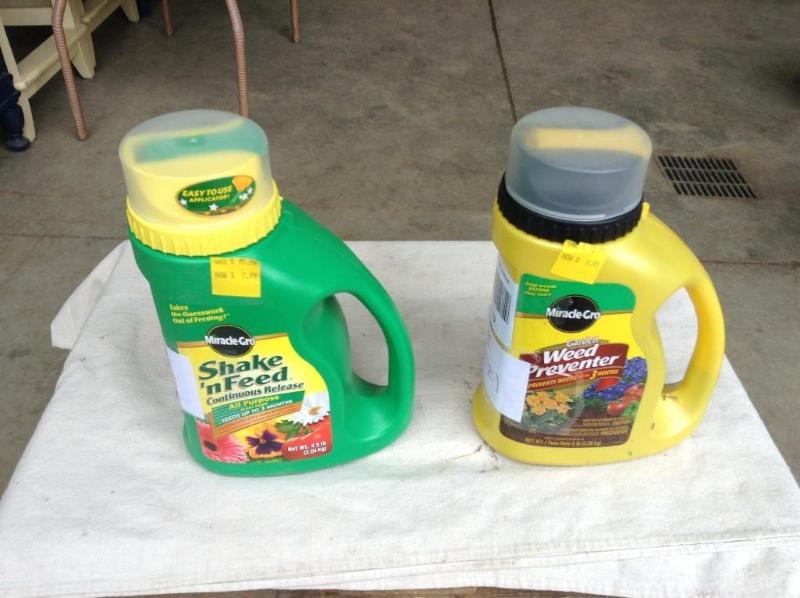 lot 79 image: Set of 2 Miracle Grow product s  Sh...