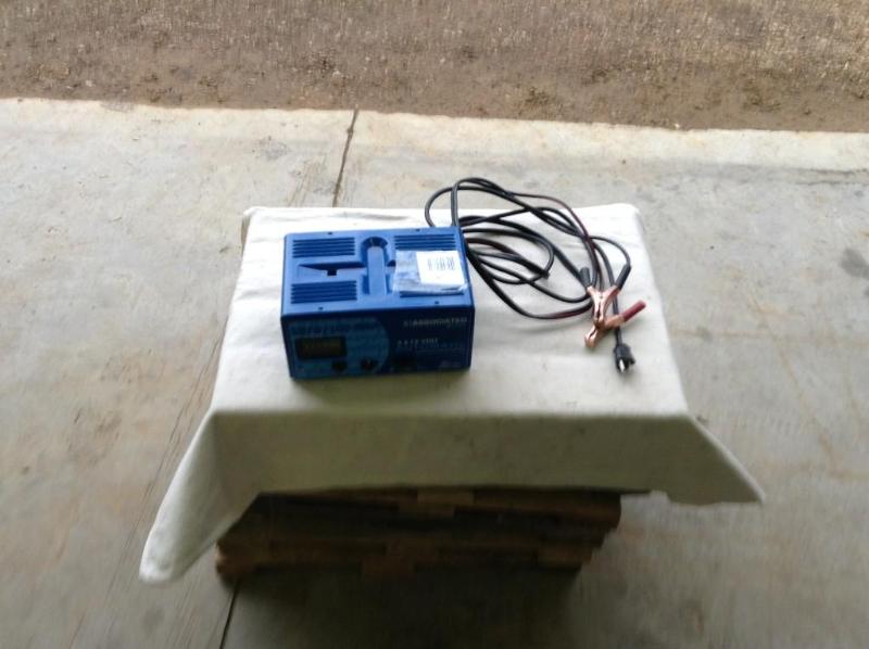 lot 85 image: Battery Charger  612 volt Associat...