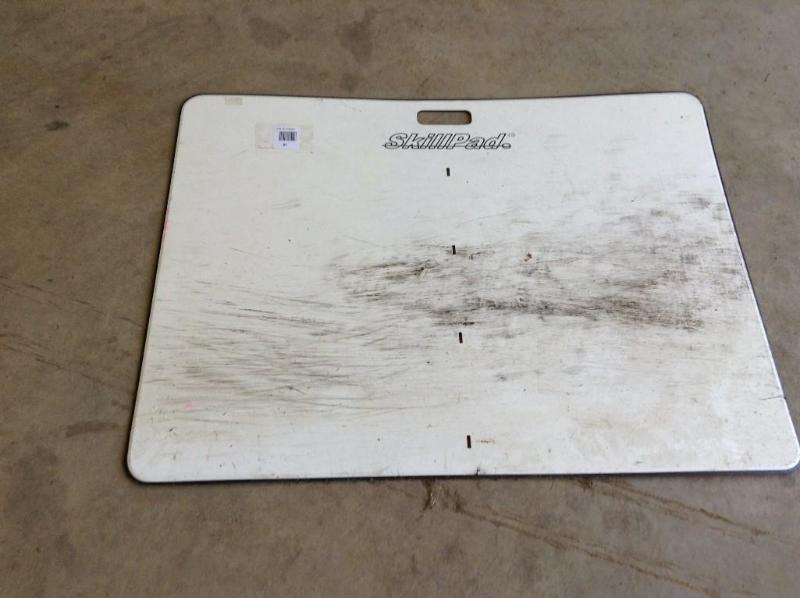 lot 87 image: Skill Pad hockey puck target 4 feet...