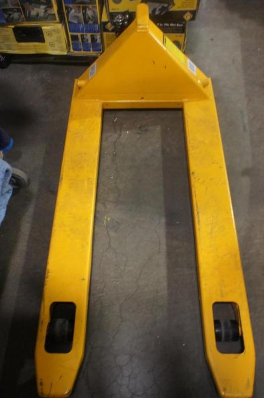 4400 LBS Pallet Jack  Needs Some W...