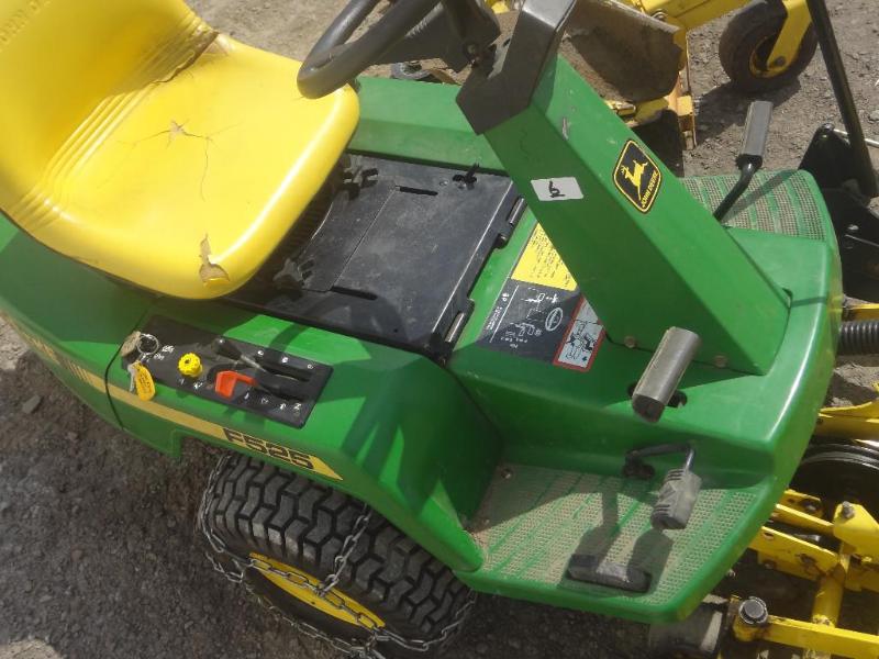 John Deere F525 Hydro Drive Mower May Consignments