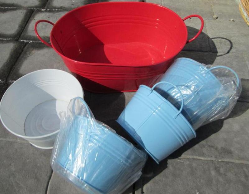 lot 10 image: Red and blue metal baskets, new...