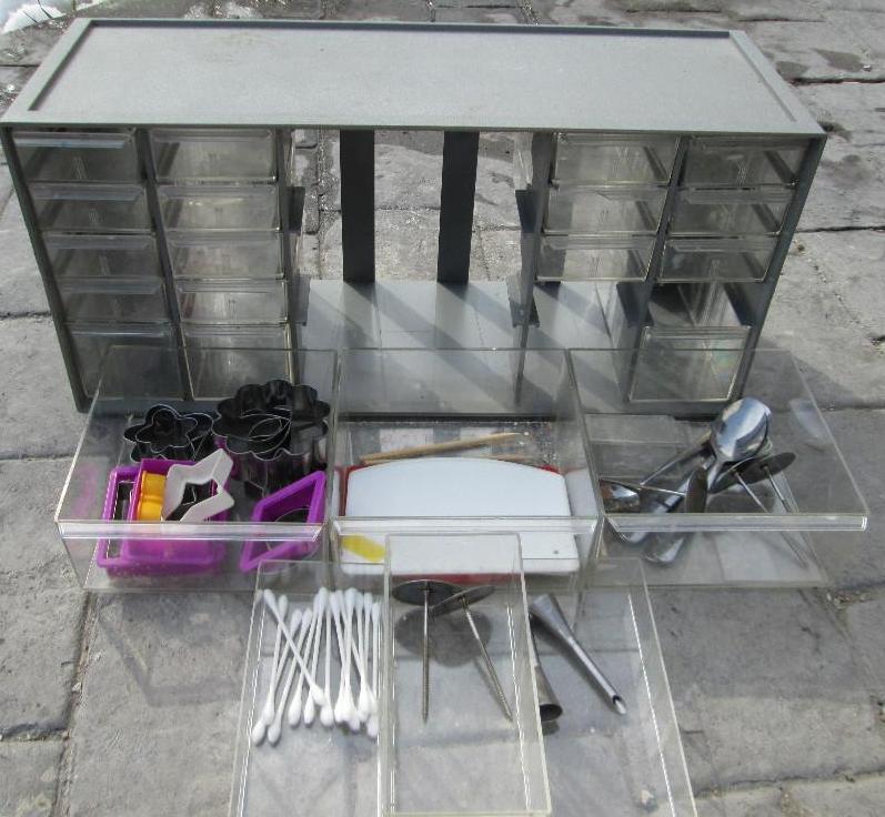lot 18 image: Drawwer set of assorted cake dcor s...