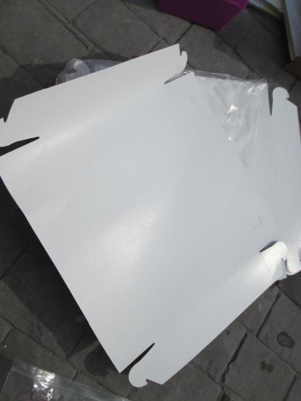 lot 19 image: Uline 18 x 13 x 3.5" cake boxe...
