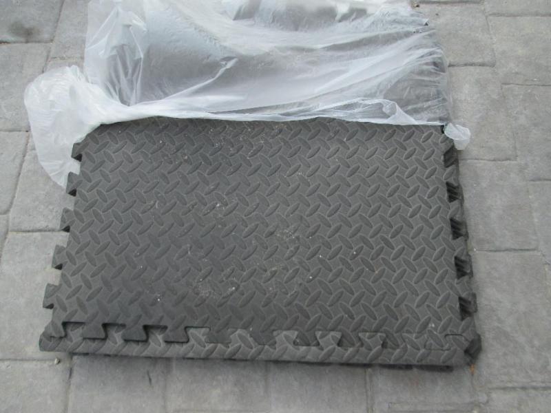 lot 22 image: Ergonomic floor pads, save your fee...