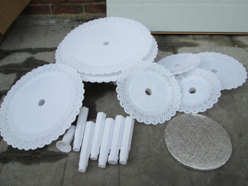 lot 32 image: Plastic tiered goodie display...