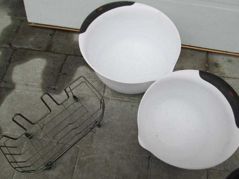 lot 40 image: Miniature drying rack and 2 plastic...