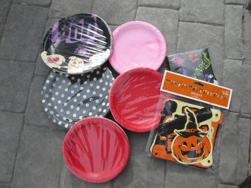 lot 47 image: Lot of new plates and dcor...