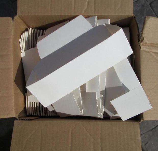lot 6 image: Lot of candy boxes, 2.5 x 5.5 x 1.7...