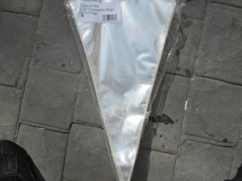 lot 66 image: Pack of 100 18" cone shaped ba...