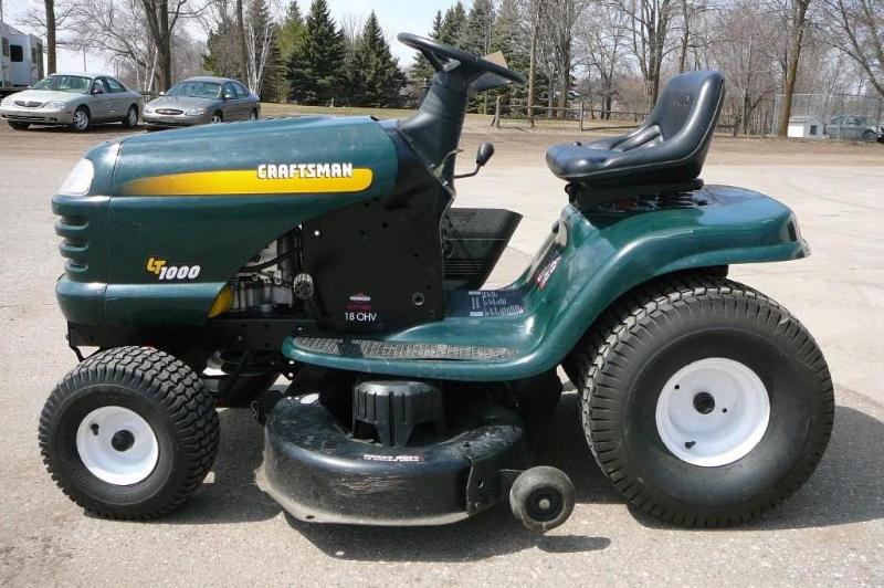 lot 2 image: Craftsman Riding Lawn Mower&nbspLT...