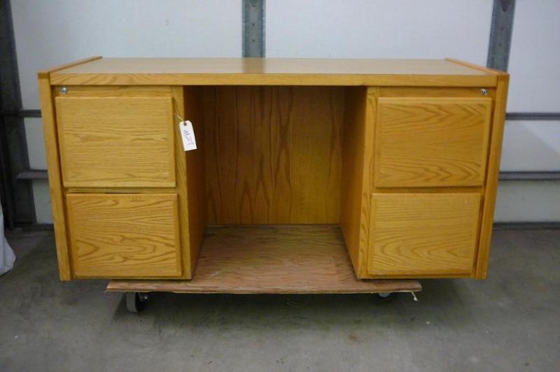 lot 27 image: Oak Desk 4 drawers 60&quotW x 24&q...