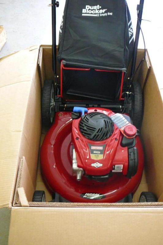 lot 4 image: Craftsman 21" Rear bag push mo...