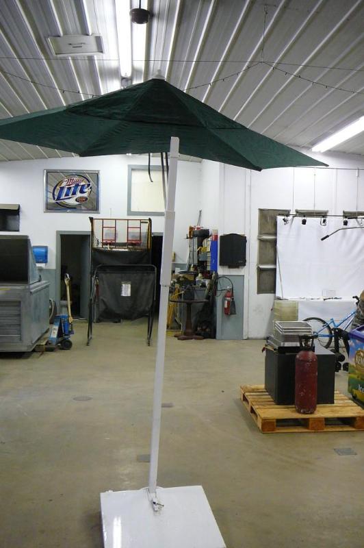 lot 5 image: Umbrella & Base Green Size 96&q...