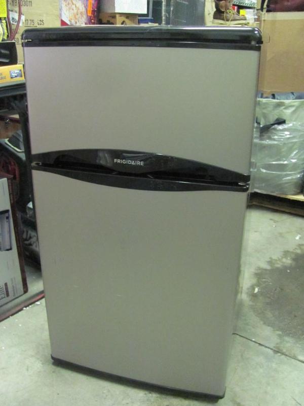 This FRIGIDAIRE 3.1 CU FT Compact R...