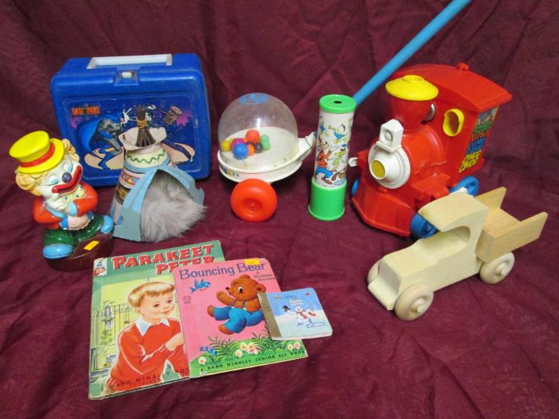 lot 101 image: Lot of vintage toys in very good co...