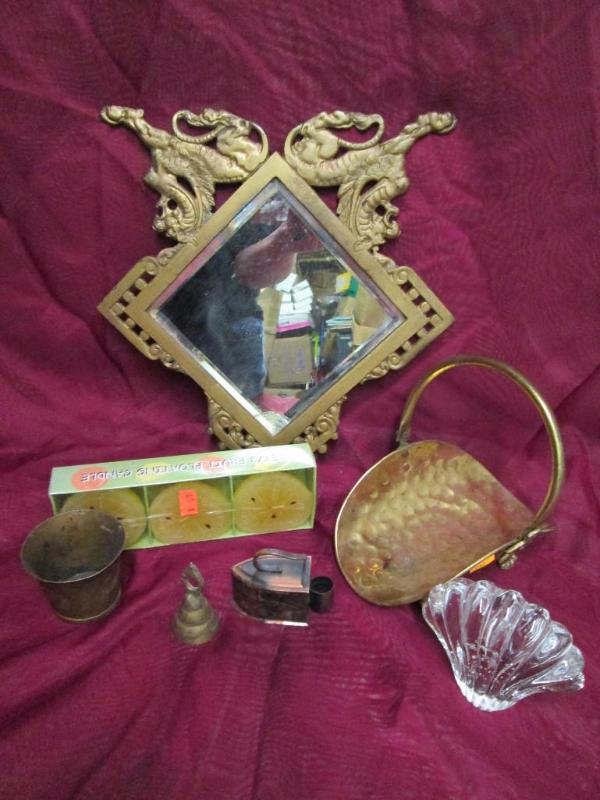 lot 102 image: Brass and brass look home decorativ...