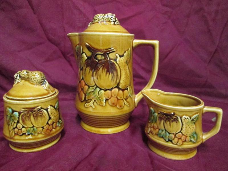 lot 11 image: Vintage coffee carafe with sugar bo...