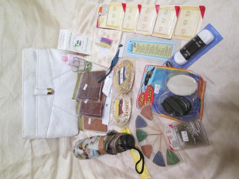 lot 119 image: Lot of personal care items, handbag...