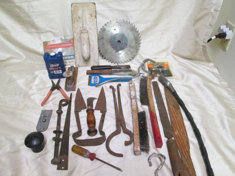 lot 127 image: Lot of miscellaneous hand tools....