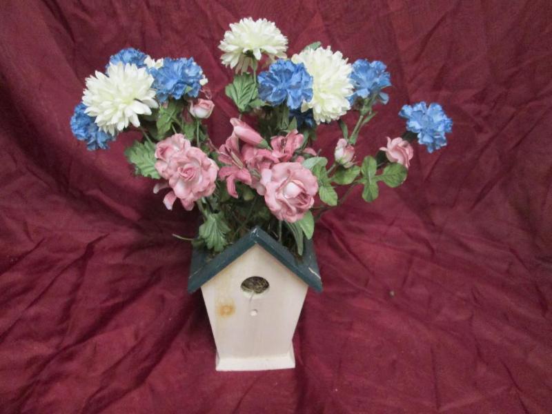 lot 13 image: Bird house planter with artificial ...